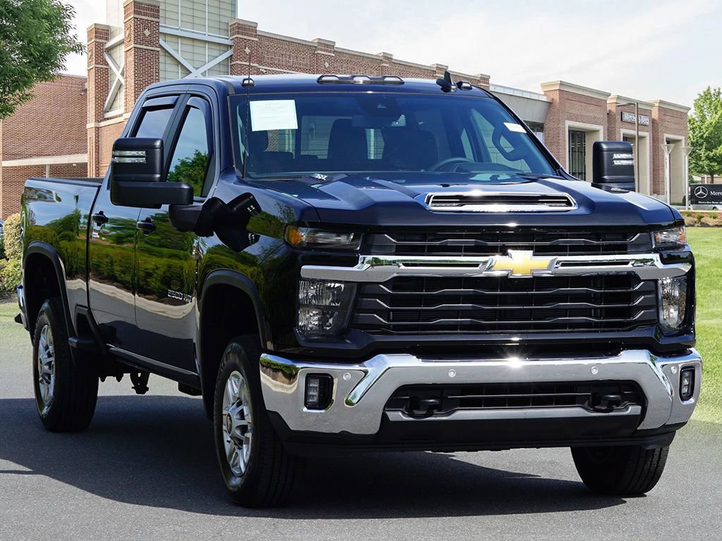 Used 2025 Chevrolet Silverado 2500 LT w/ All Star Edition image 3