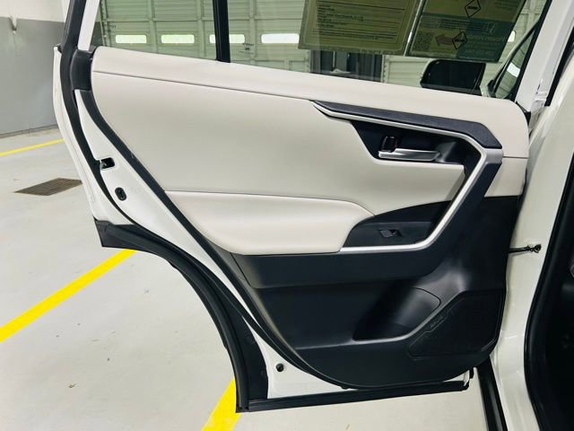 Used 2021 Toyota RAV4 XLE w/ Convenience Package FWD image 27