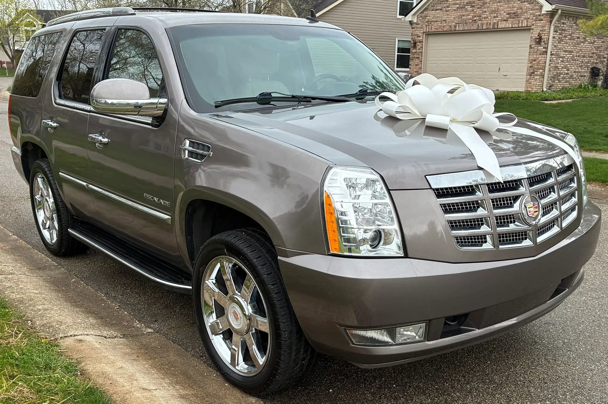 Used 2014 Cadillac Escalade Luxury AWD/4WD image 8