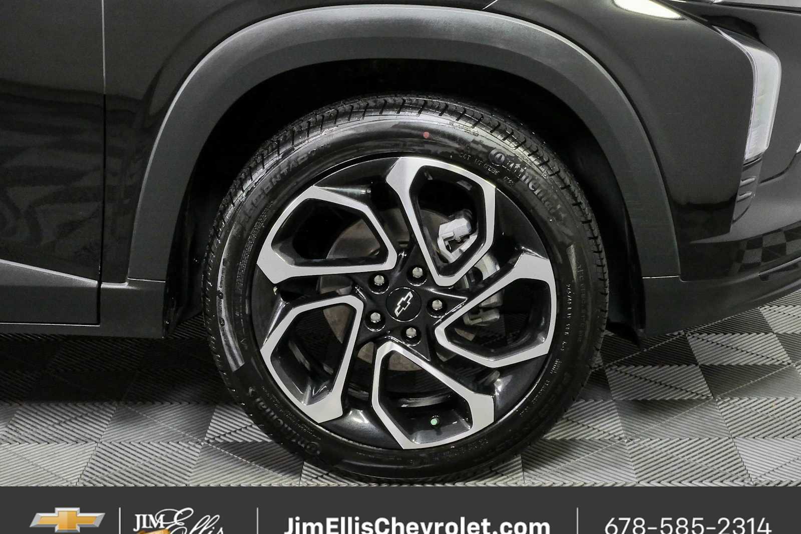 Certified 2025 Chevrolet Trax RS w/ Sunroof Package FWD image 36