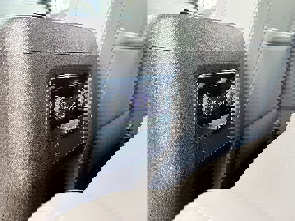 Used 2025 Chevrolet Tahoe LT image 33