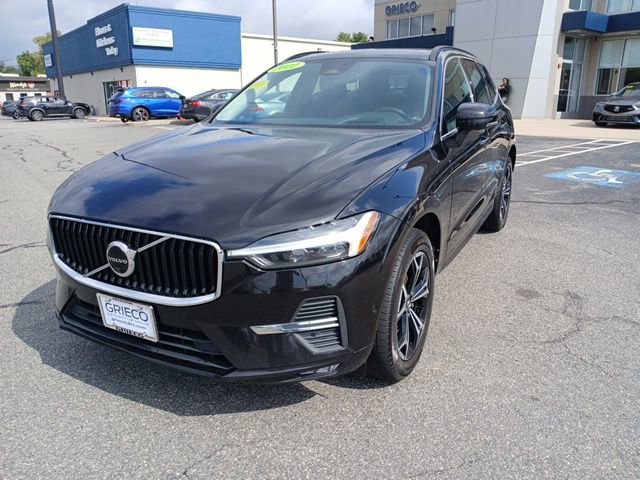 Used 2022 Volvo XC60 B5 Momentum w/ Advanced Package image 3