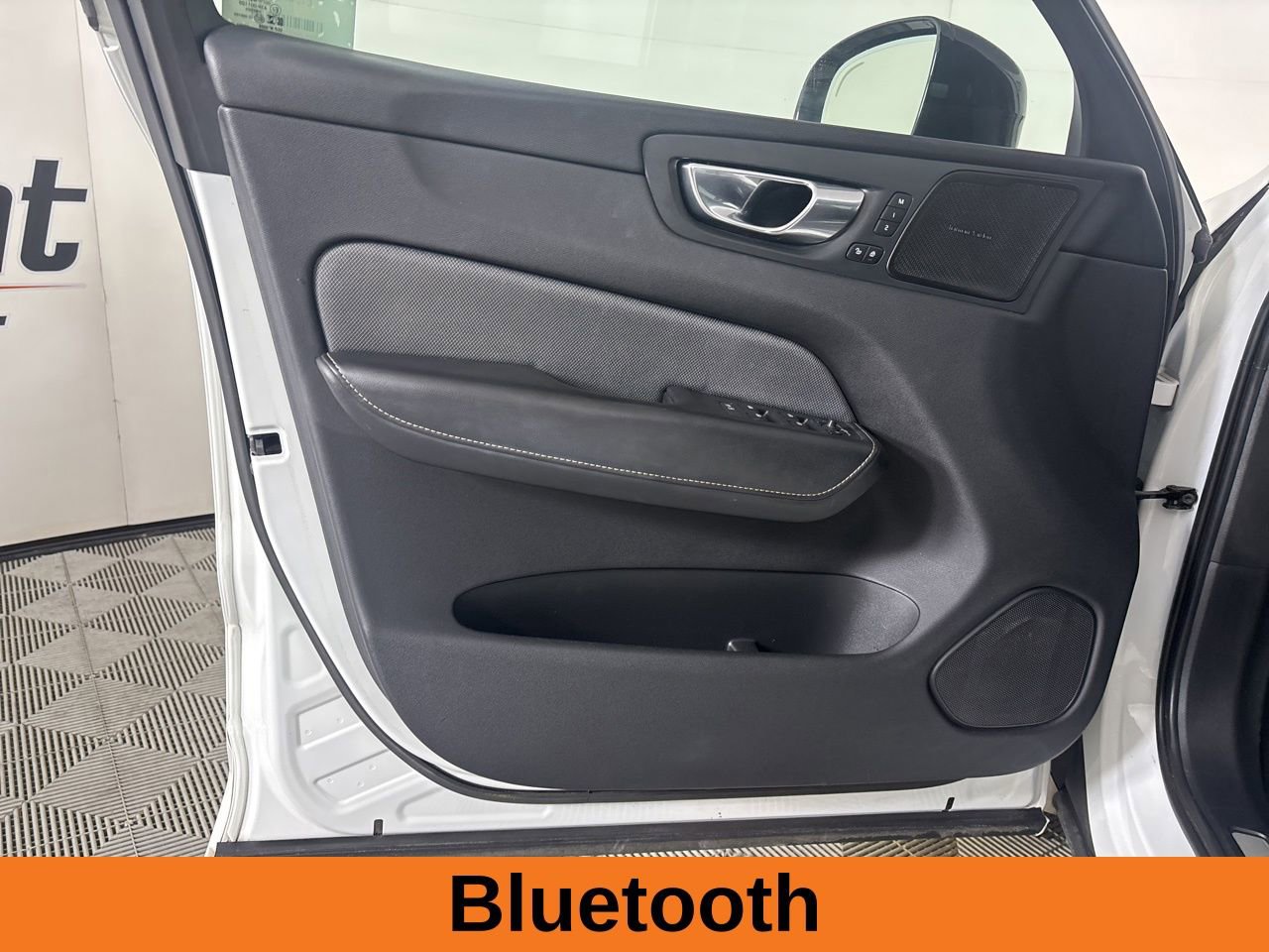 Used 2020 Volvo XC60 T5 R-Design AWD/4WD image 10