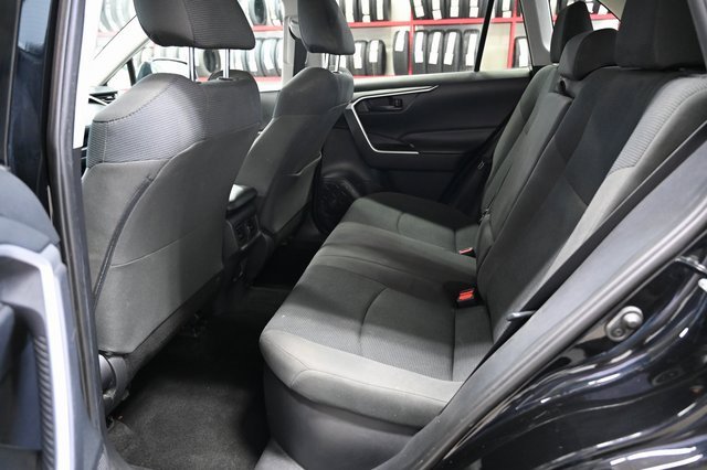 Used 2019 Toyota RAV4 LE image 11