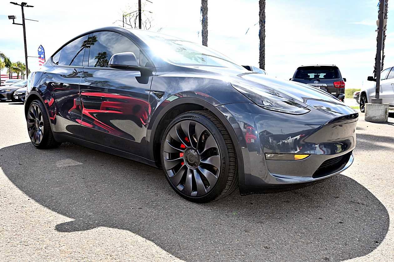 Used 2022 Tesla Model Y Performance AWD/4WD image 3