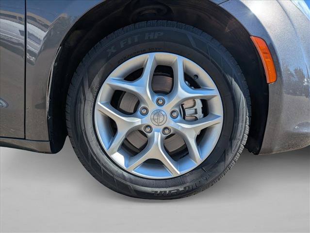 Used 2019 Chrysler Pacifica Touring-L Plus FWD image 22