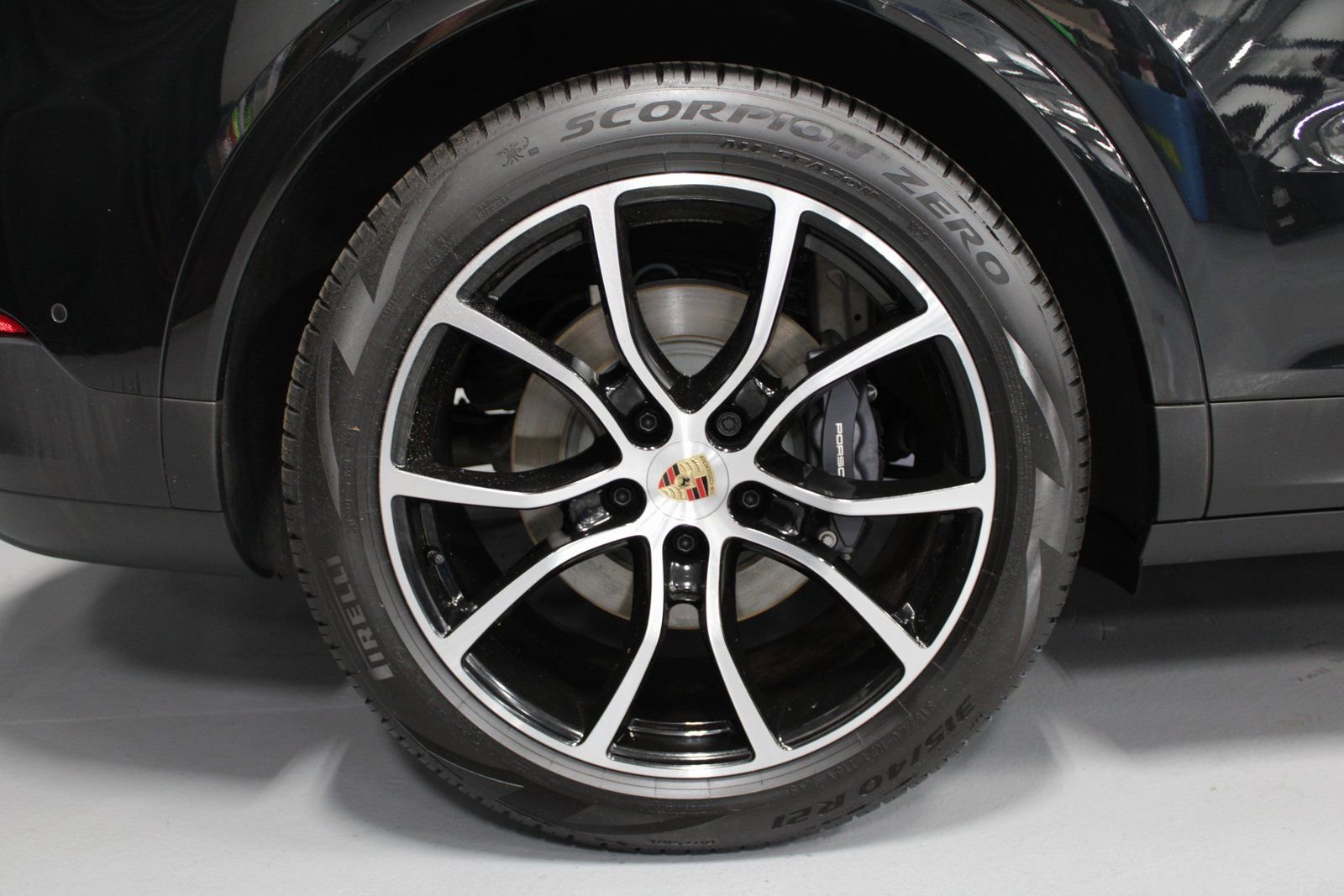 Certified 2025 Porsche Cayenne image 13