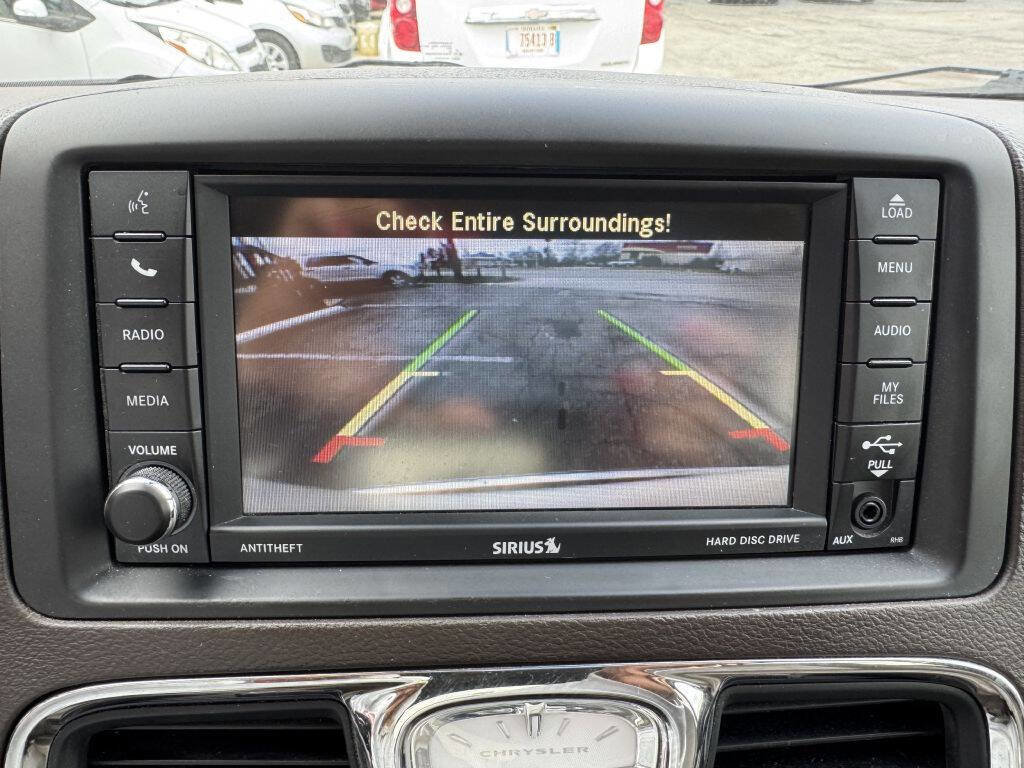 Used 2014 Chrysler Town & Country Touring-L FWD image 24