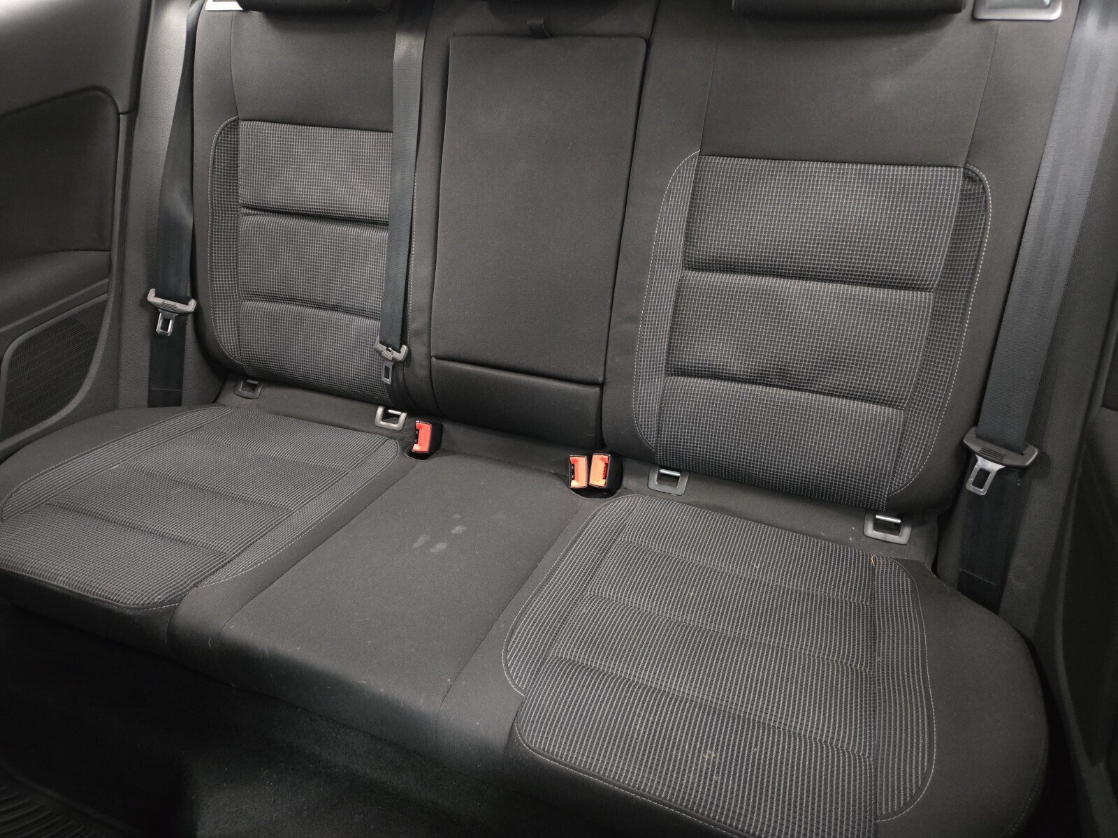Used 2011 Volkswagen Golf 2-Door FWD image 7