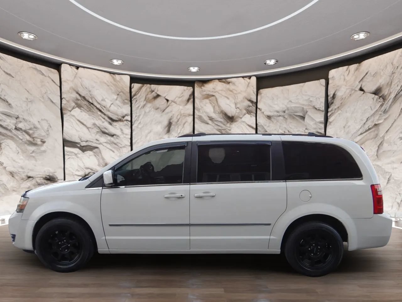 Used 2010 Dodge Grand Caravan SXT FWD image 10