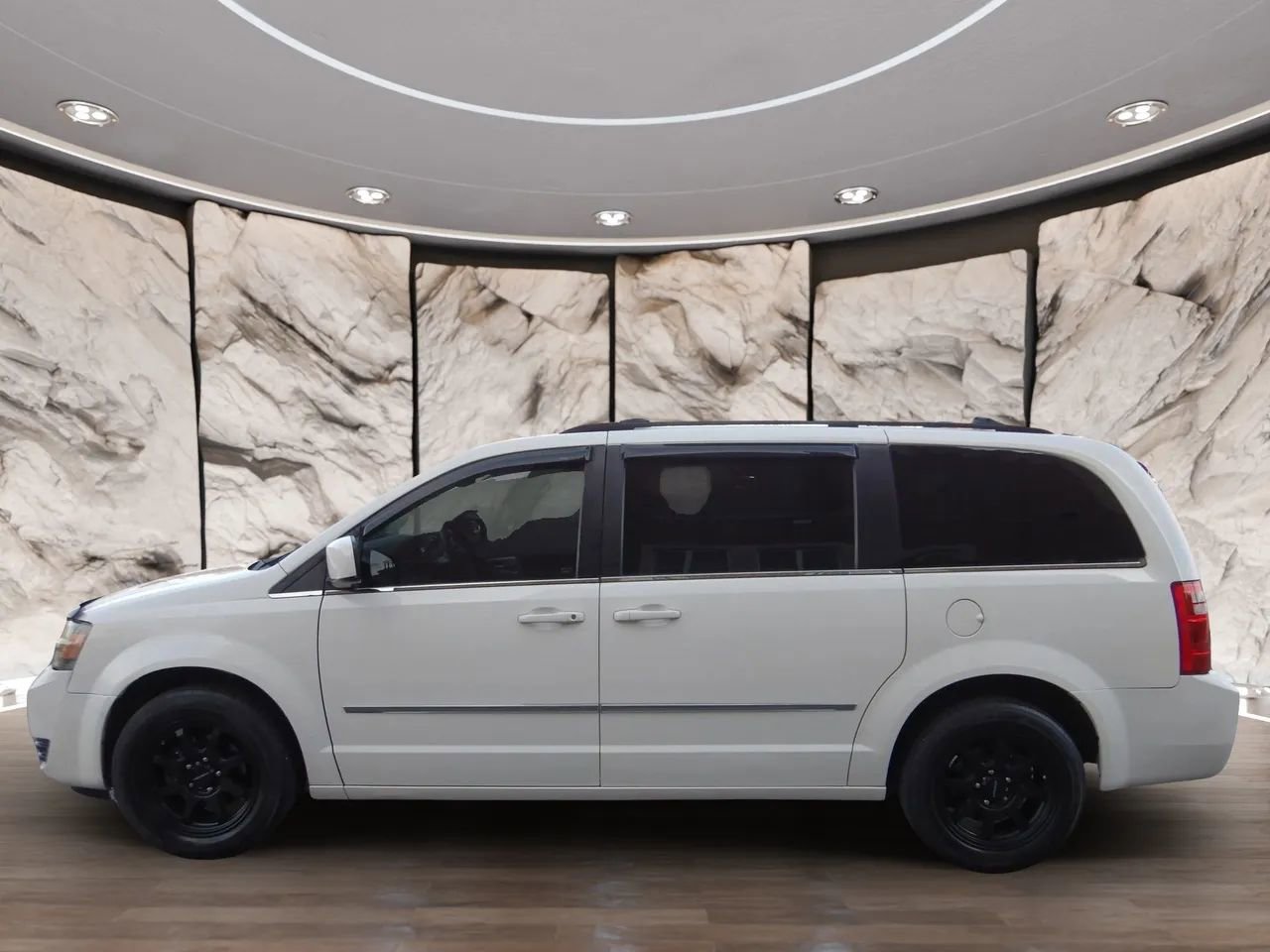 Used 2010 Dodge Grand Caravan SXT image 10