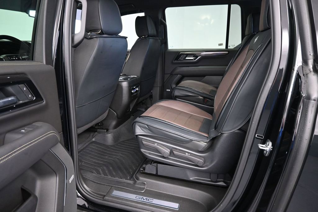 Used 2025 GMC Yukon XL Elevation AWD/4WD image 17