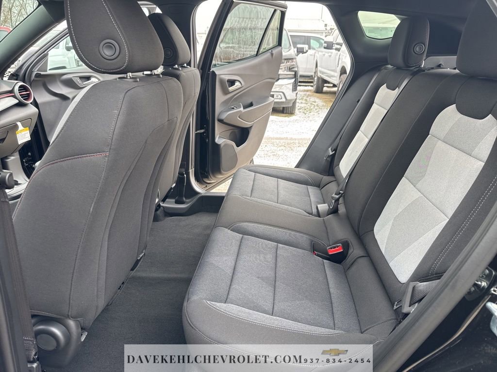 Used 2025 Chevrolet Trax RS w/ Driver Confidence Package image 29