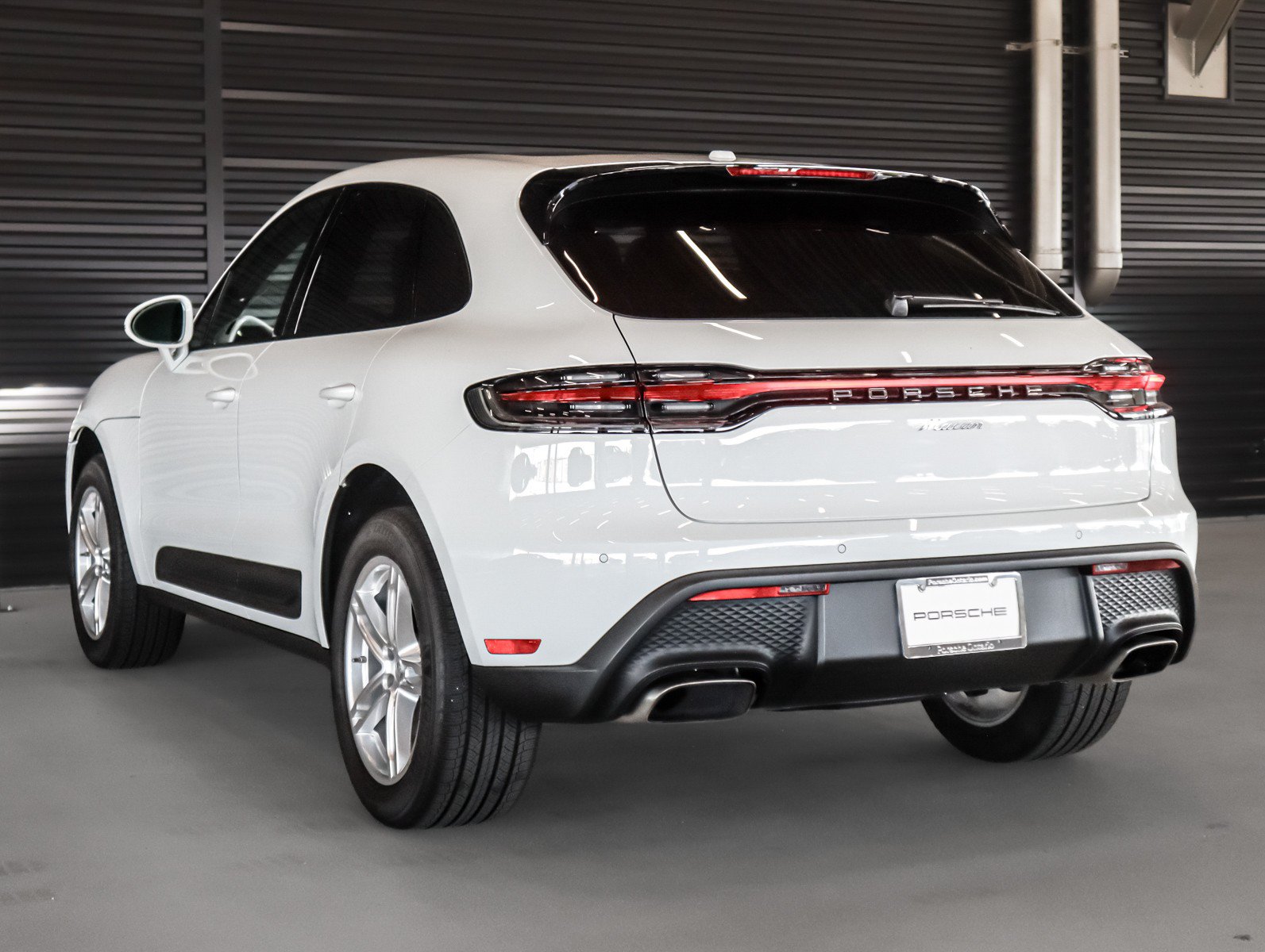Used 2026 Porsche Macan AWD/4WD image 3