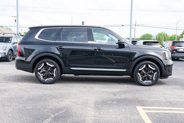 Used 2025 Kia Telluride S FWD image 6