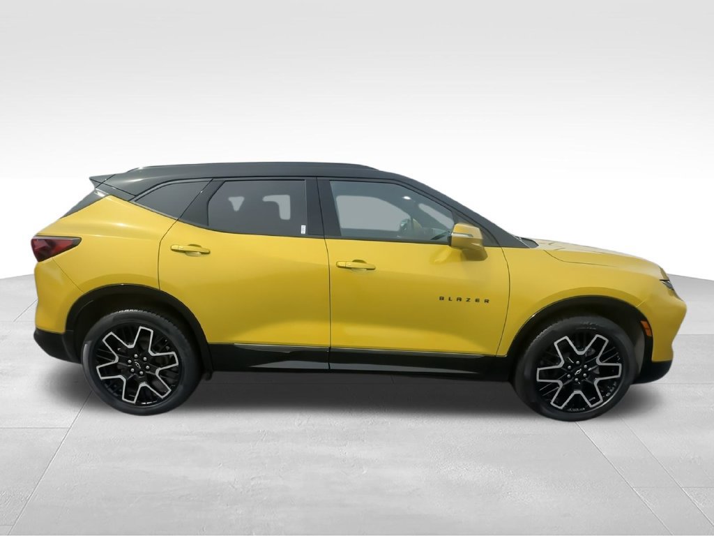 Used 2023 Chevrolet Blazer RS w/ Driver Confidence II Package AWD/4WD image 9