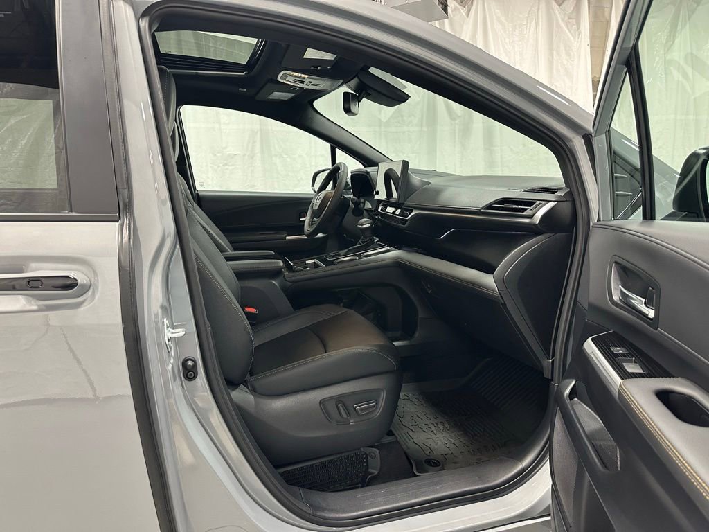 Used 2026 Toyota Sienna XLE Woodland Edition AWD/4WD image 59