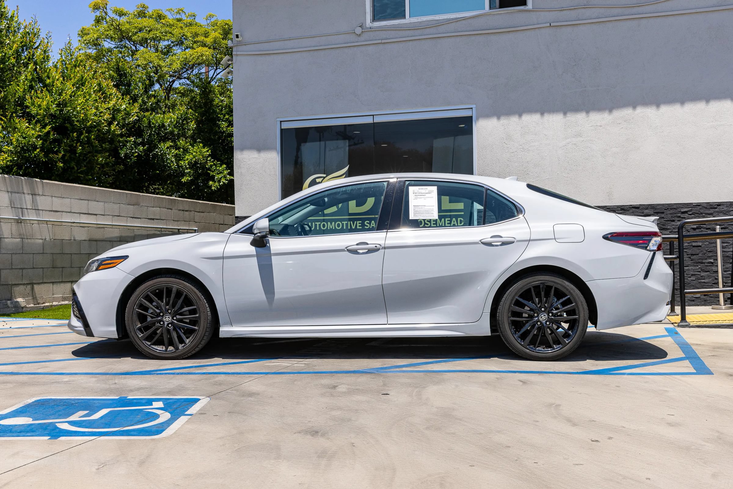 Used 2023 Toyota Camry XSE FWD image 9