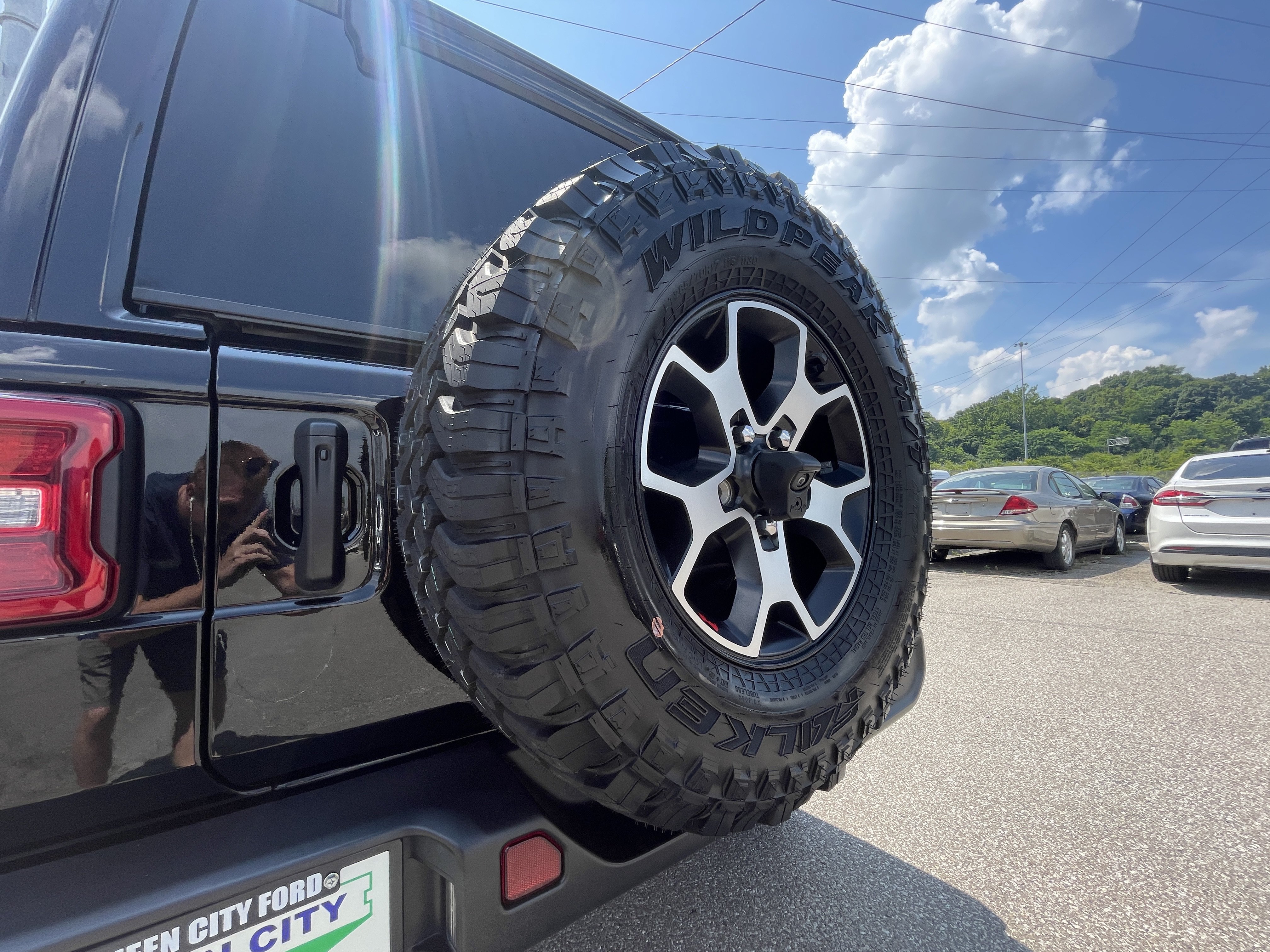 Used 2023 Jeep Wrangler Unlimited Rubicon w/ LED Lighting Group AWD/4WD image 38