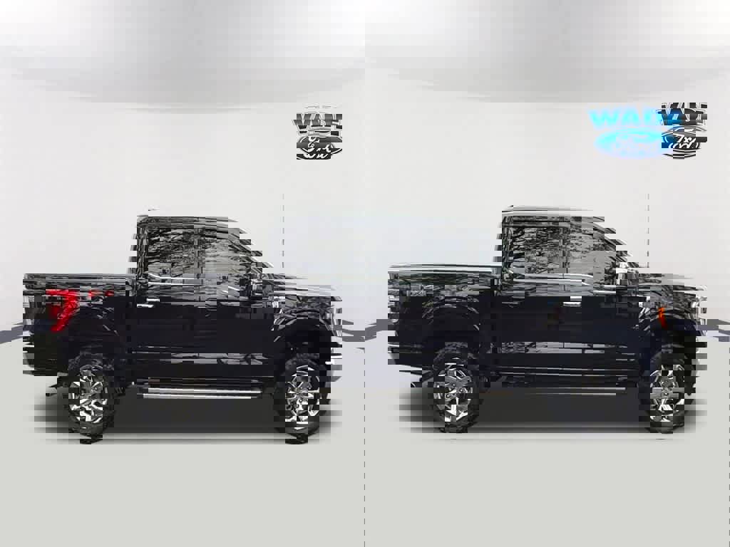 Used 2023 Ford F150 Lariat w/ Trailer Tow Package image 4