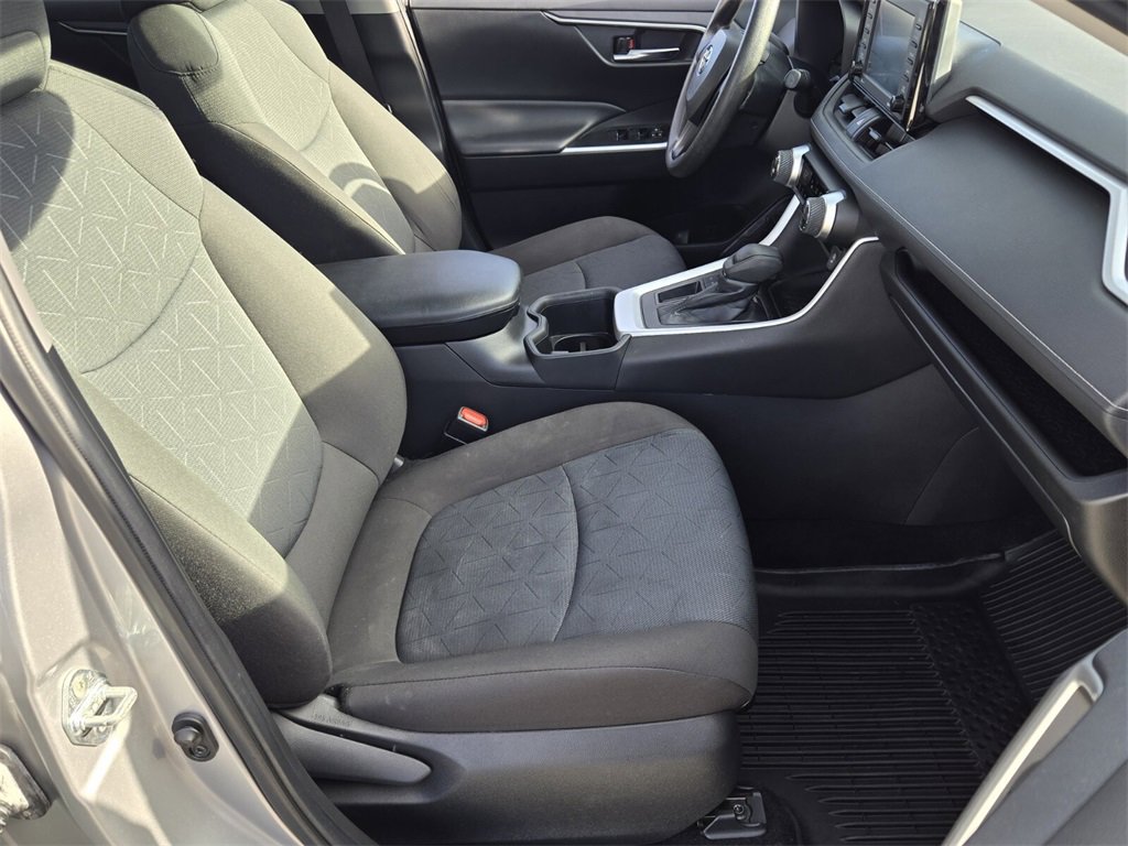 Used 2022 Toyota RAV4 XLE image 17