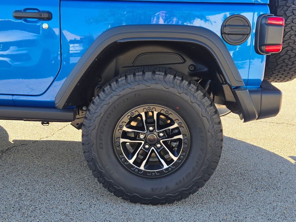 New 2025 Jeep Wrangler Rubicon w/ Xtreme 35 Tire Package AWD/4WD image 12