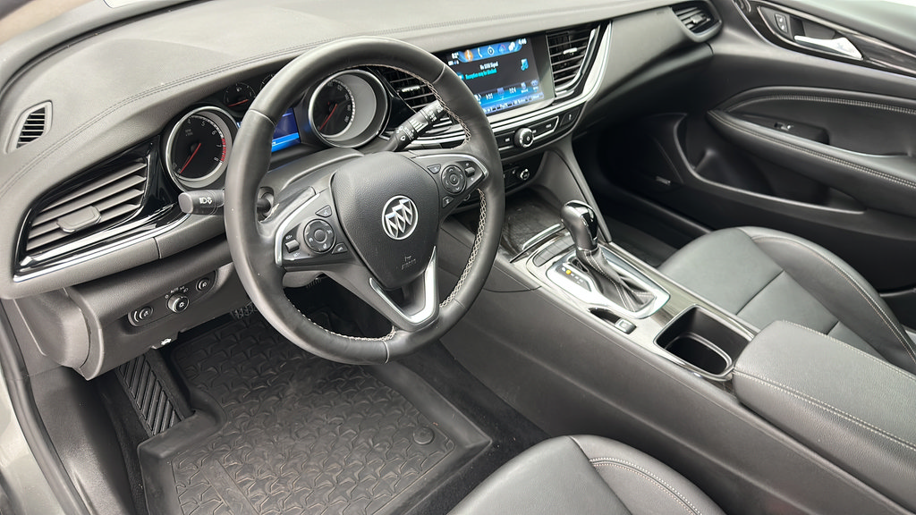 Used 2018 Buick Regal Essence w/ Driver Confidence Package #1 AWD/4WD image 11