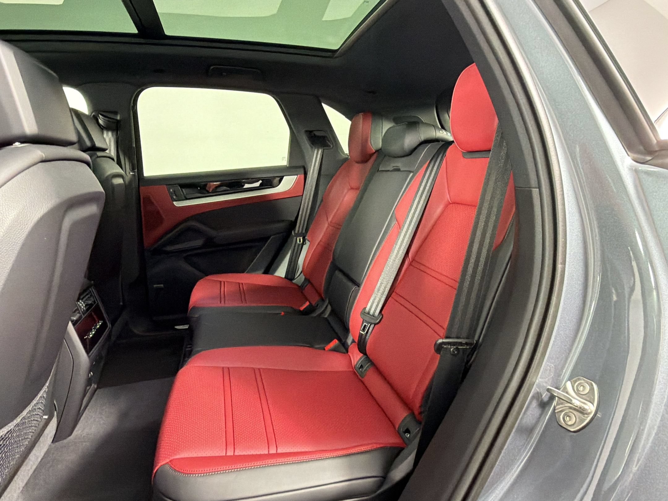 Certified 2026 Porsche Cayenne AWD/4WD image 18