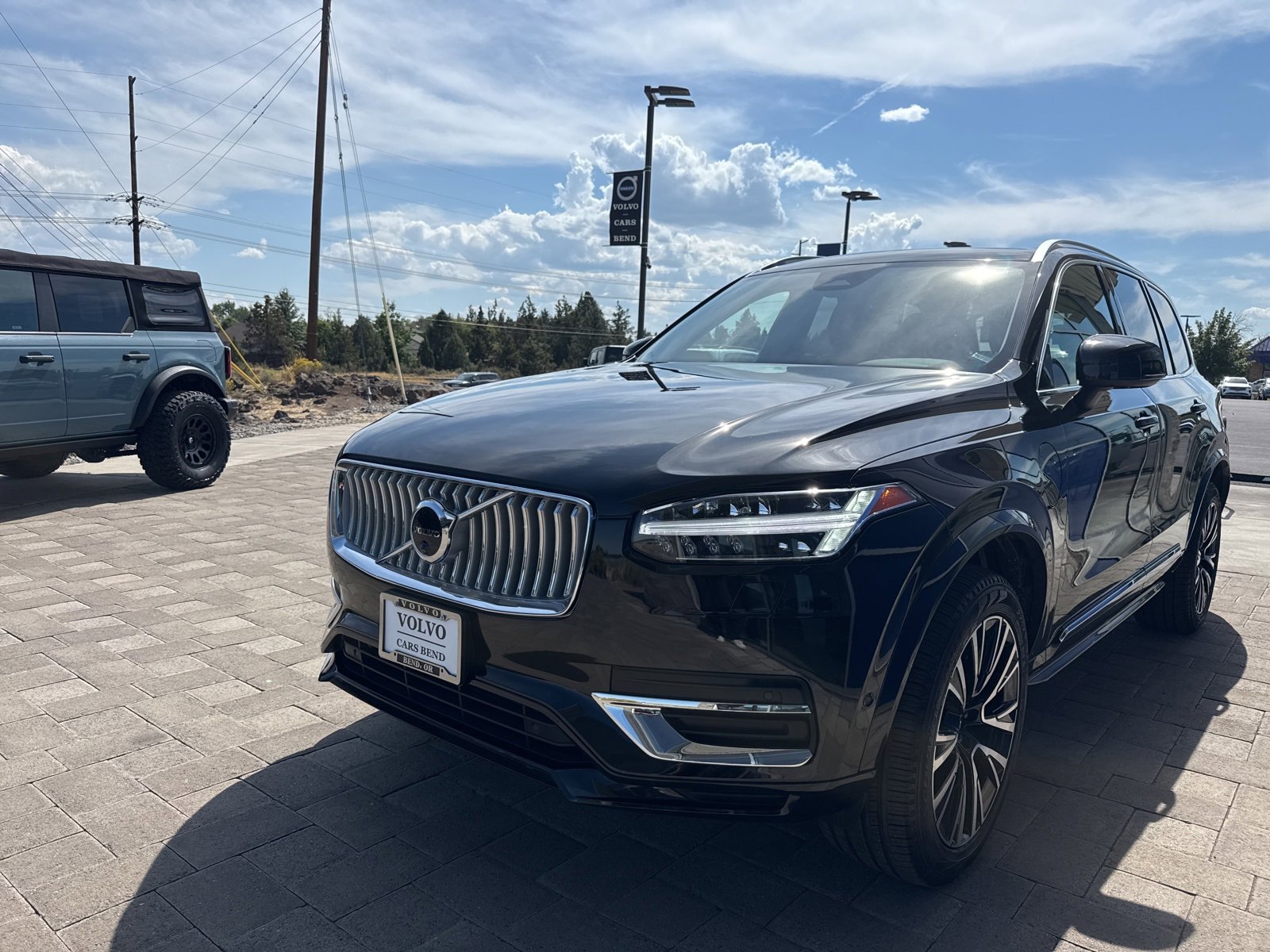 Used 2025 Volvo XC90 T8 Plus w/ Protection Package Premier video 2
