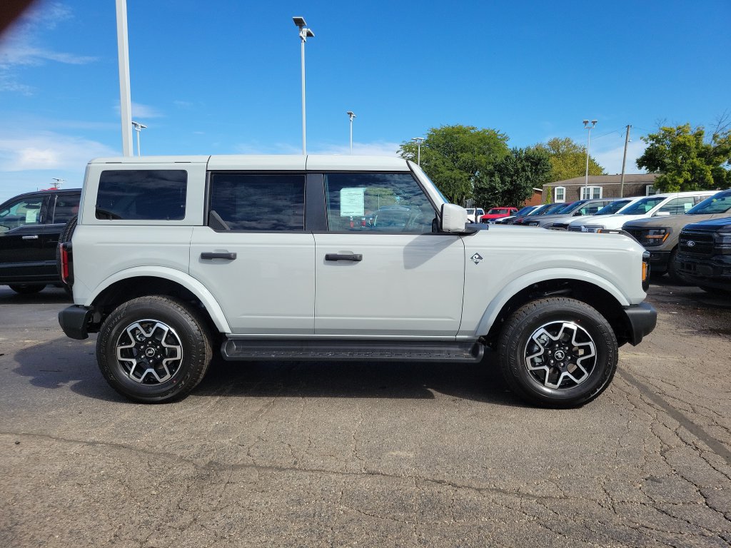 New 2026 Ford Bronco Outer Banks AWD/4WD image 3