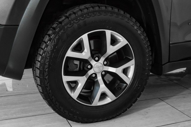 Used 2017 Jeep Cherokee Trailhawk w/ Cold Weather Group image 48