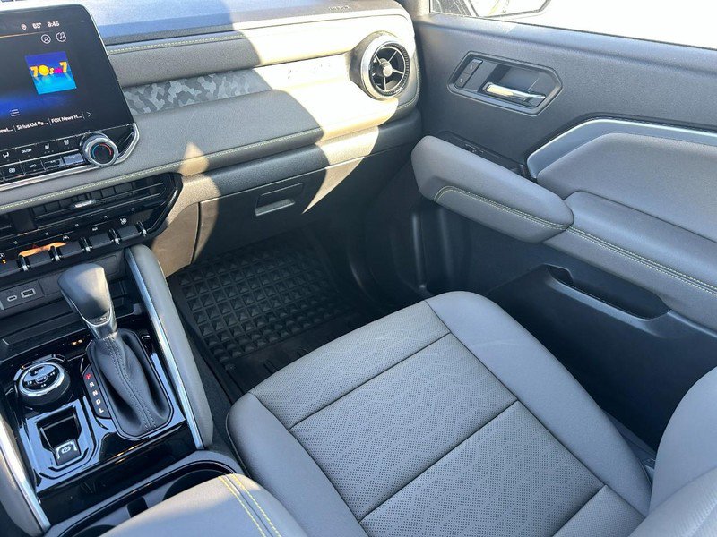 Used 2025 Chevrolet Colorado ZR2 w/ Technology Package image 16