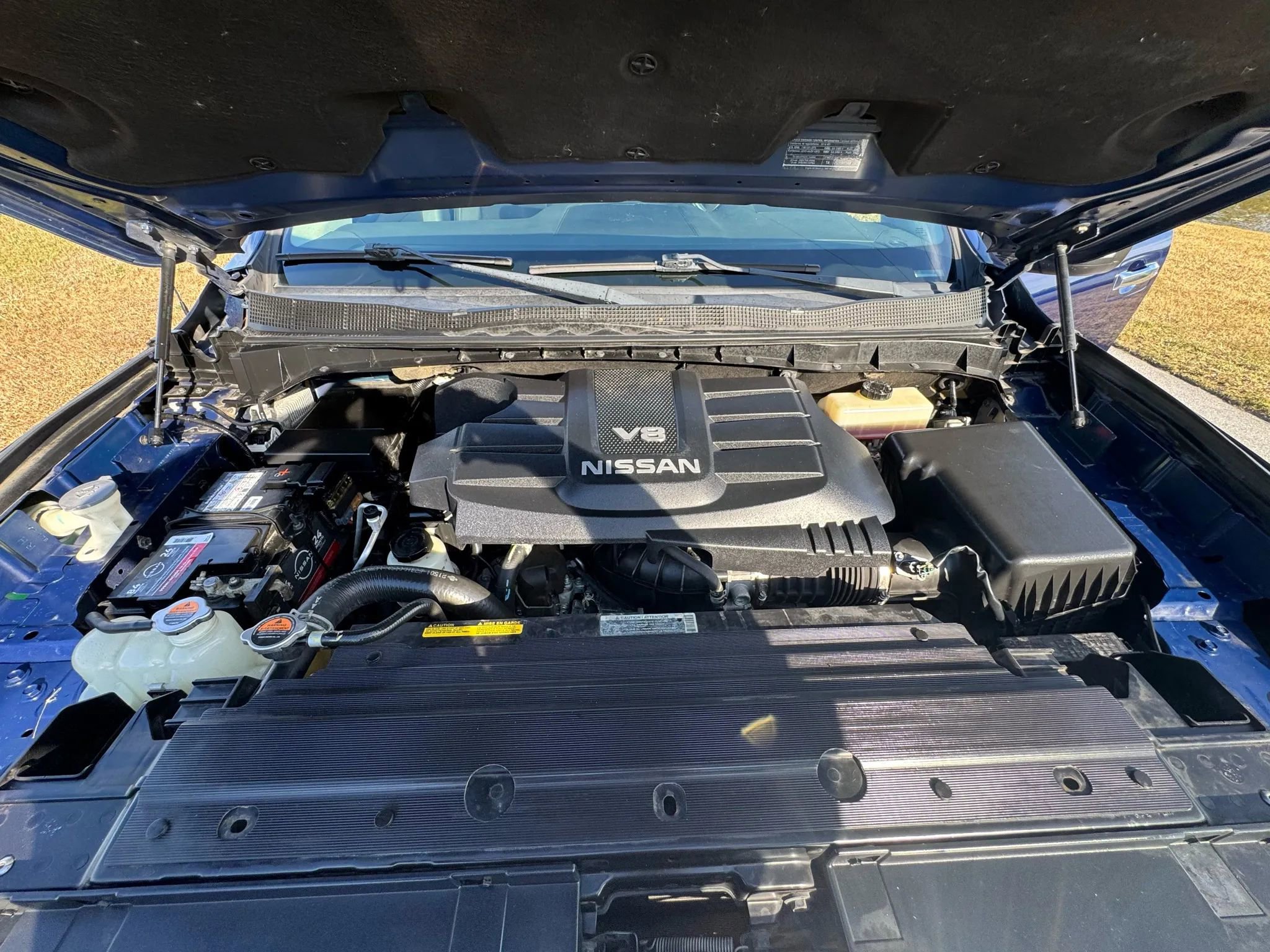 Used 2018 Nissan Titan SV image 25