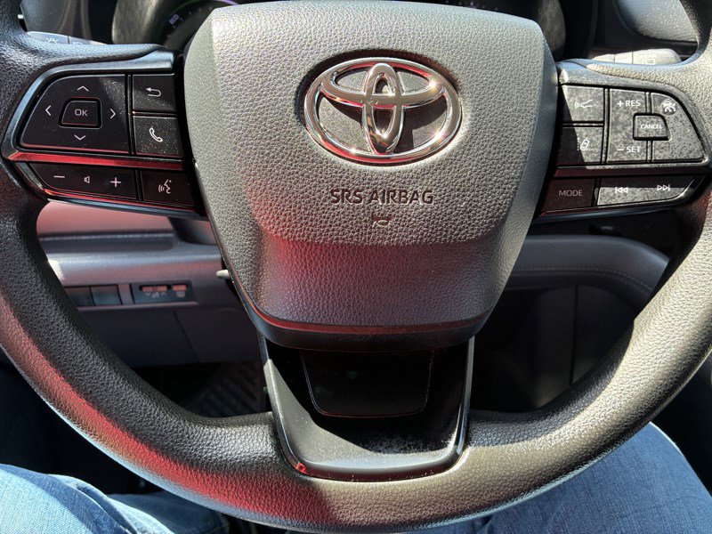 Used 2023 Toyota Sienna LE AWD/4WD image 9