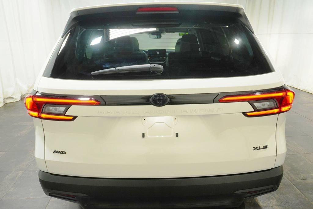 Used 2024 Toyota Grand Highlander AWD image 5