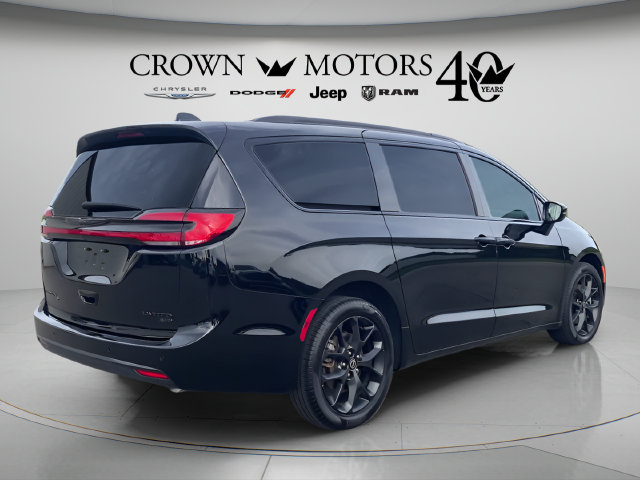 Used 2025 Chrysler Pacifica Limited AWD/4WD image 5