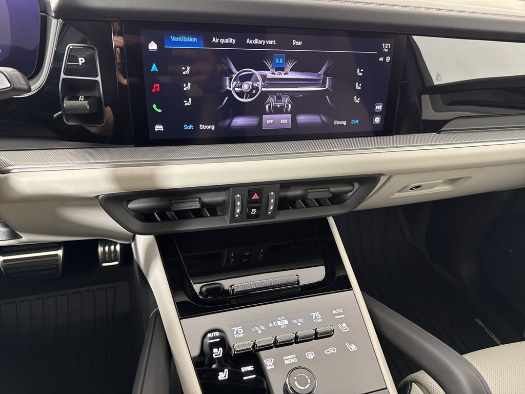 New 2026 Porsche Cayenne Coupe AWD/4WD image 30