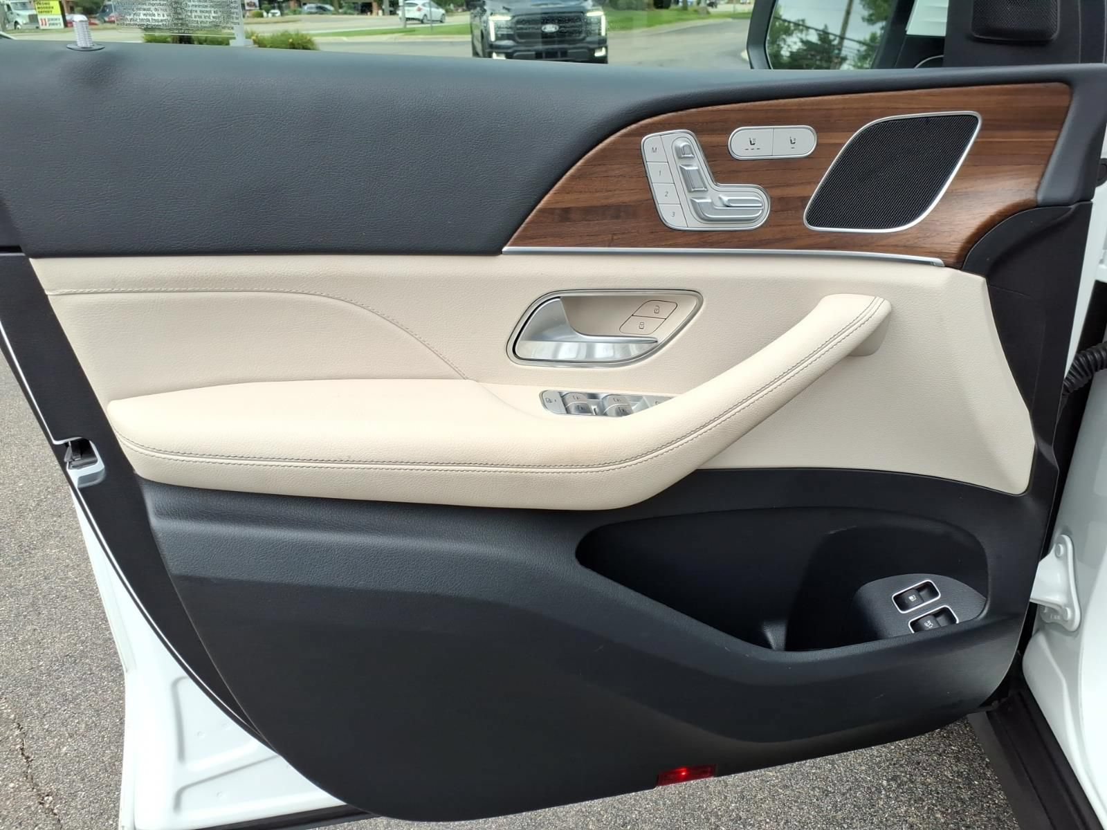 Certified 2025 Mercedes-Benz GLE 450e 4MATIC image 16