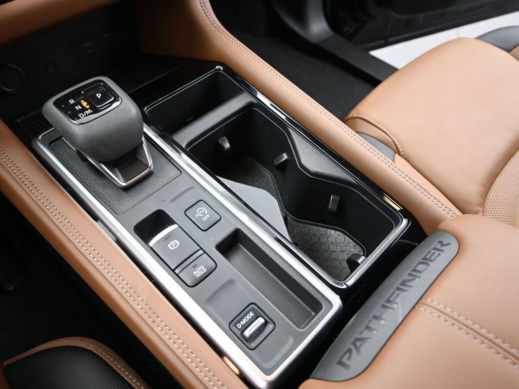 Used 2025 Nissan Pathfinder Platinum image 21