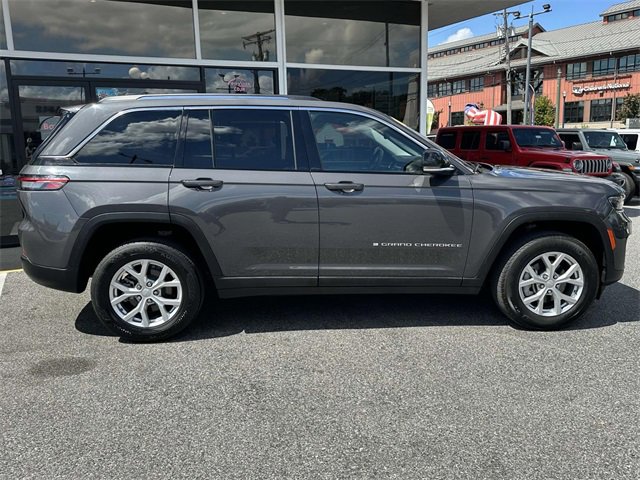 Used 2024 Jeep Grand Cherokee Limited image 39