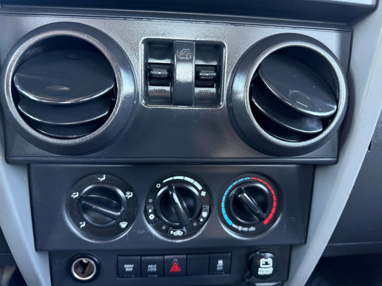 Used 2010 Jeep Wrangler Rubicon w/ PWR Convenience Group image 37