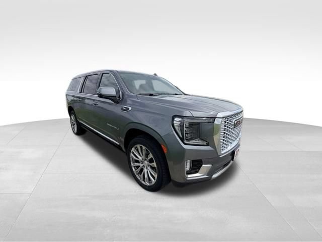 Used 2022 GMC Yukon XL Denali AWD/4WD image 4