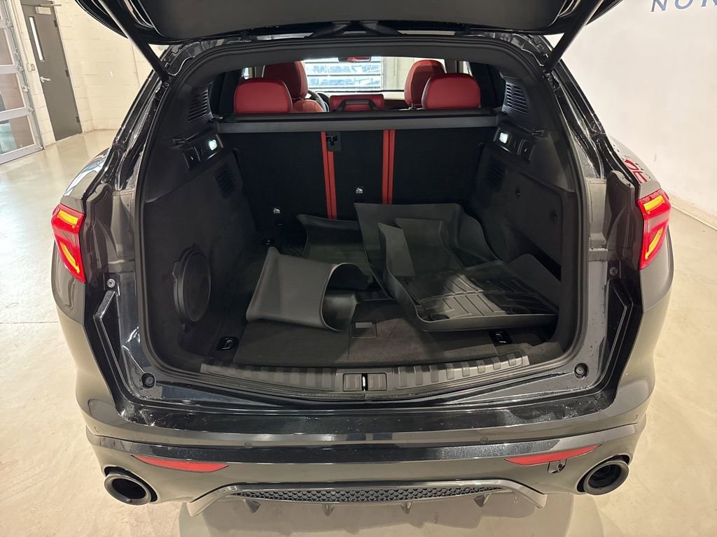 Used 2023 Alfa Romeo Stelvio Veloce image 36