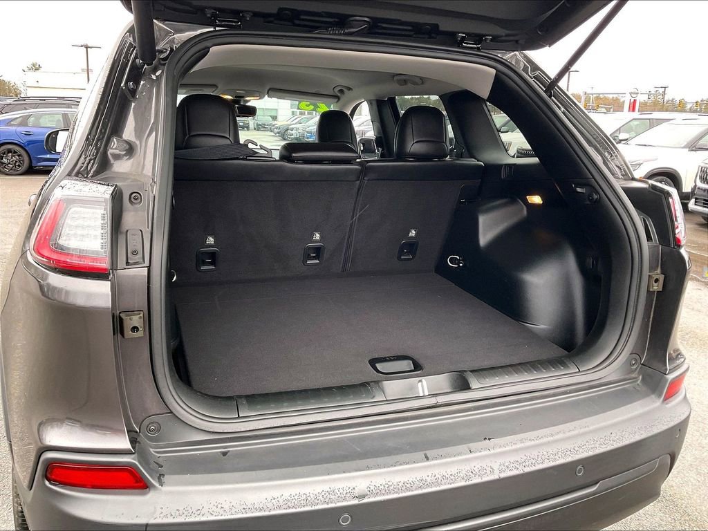 Used 2023 Jeep Cherokee Altitude Lux image 32