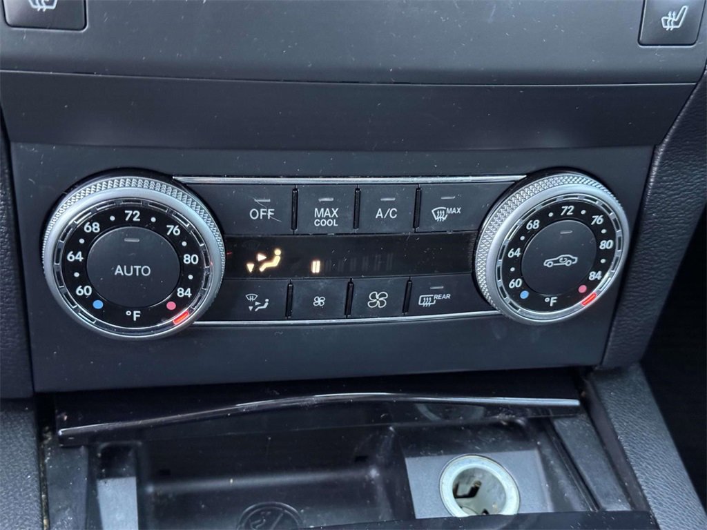 Used 2010 Mercedes-Benz GLK 350 4MATIC image 4