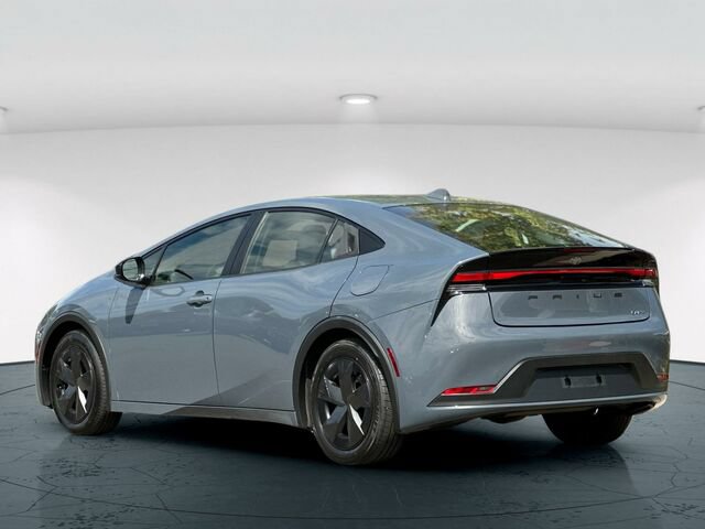 Used 2024 Toyota Prius LE FWD image 4