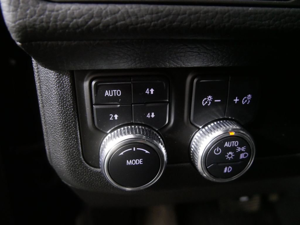 Used 2024 GMC Yukon XL Denali AWD/4WD image 18