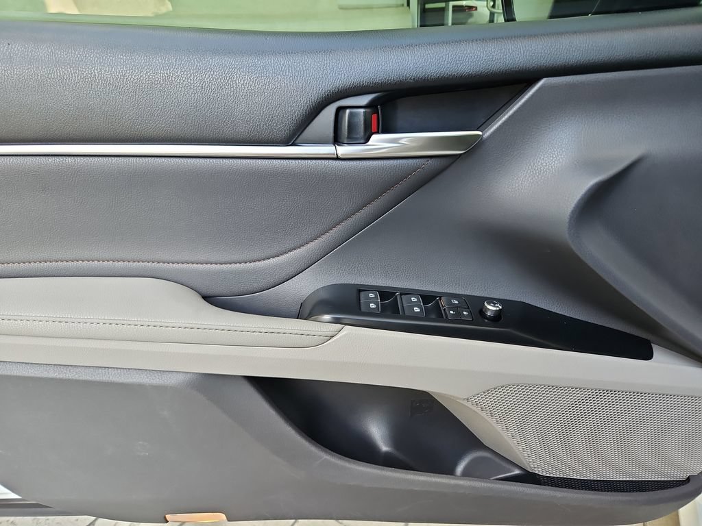 Used 2018 Toyota Camry XLE w/ Audio Package FWD image 28