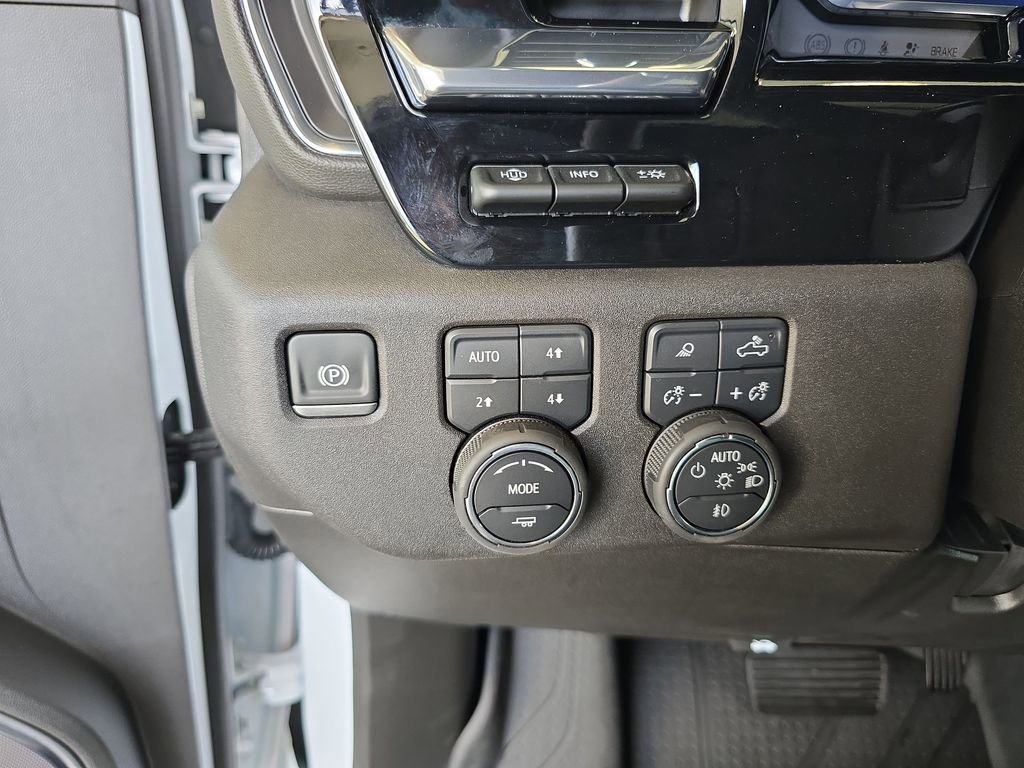 Certified 2025 Chevrolet Silverado 3500 High Country w/ Technology Package image 21