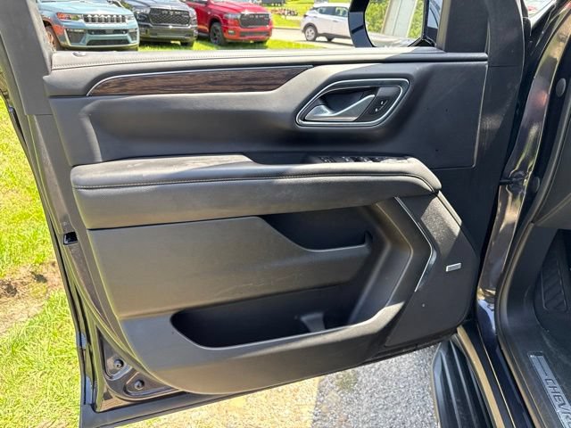 Used 2022 Chevrolet Suburban Premier AWD/4WD image 17
